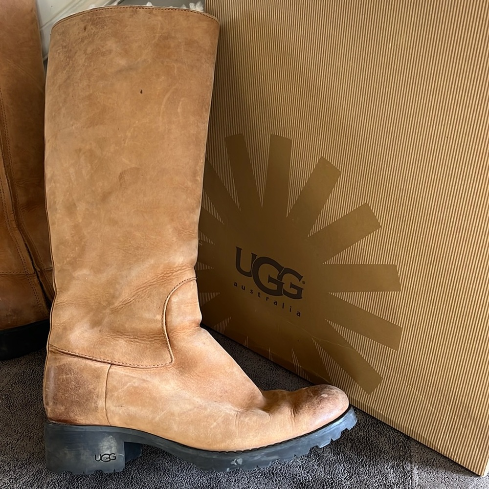 Ugg Sherpa lined knee boot!  Size 7